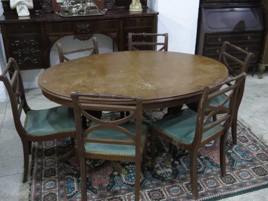 Lote: 64 - Lote: 64 - Juego de comedor Ingles con 6 sillas