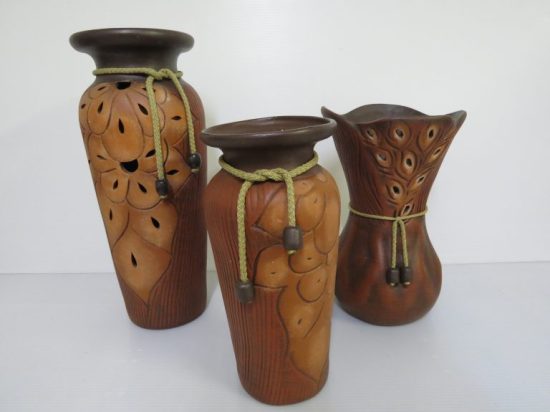 Lote: 128 - Lote: 128 - 3 floreros de cerámicas