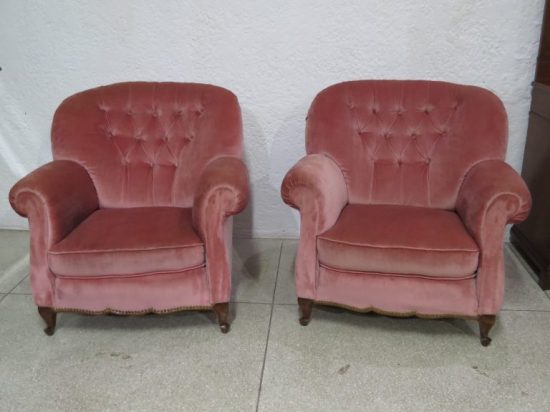 Lote: 75 - Lote: 75 - Par de sillones Daneses capitoneados