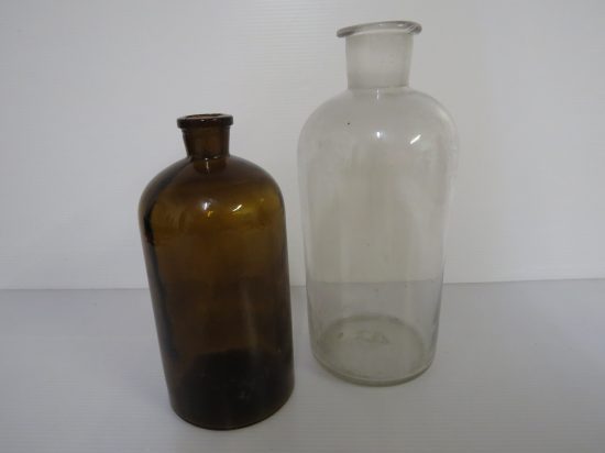 Lote: 11 - Lote: 11 - 2 frascos de vidrios antiguos