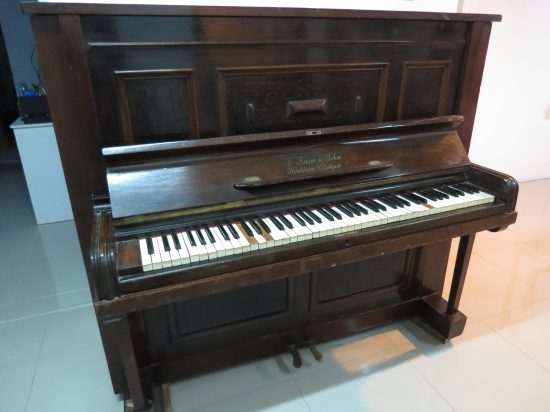Lote: 104 - Lote: 104 - Piano frontal Alemán