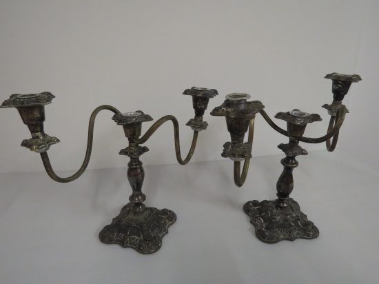 Lote: 12 - Lote: 12 - Par de candelabros de metal