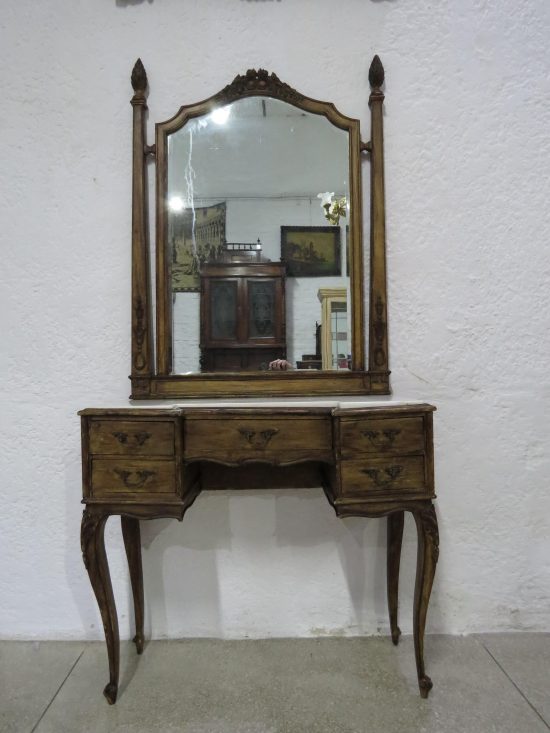 Lote: 98 - Lote: 98 - Toilette Luis XV con espejo