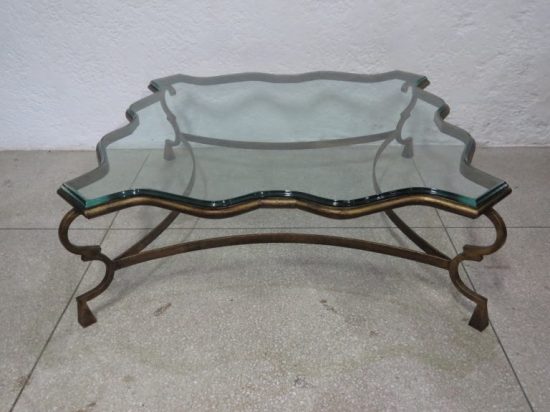 Lote: 57 - Lote: 57 - Mesa de sala de hierro forjado y tapa de vidrio