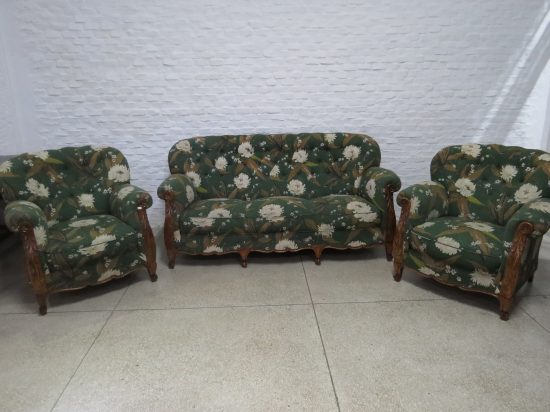 Lote: 84 - Lote: 84 - Sofa Luis XV de 3 cuerpos y 2 sillones de 1 cuerpo