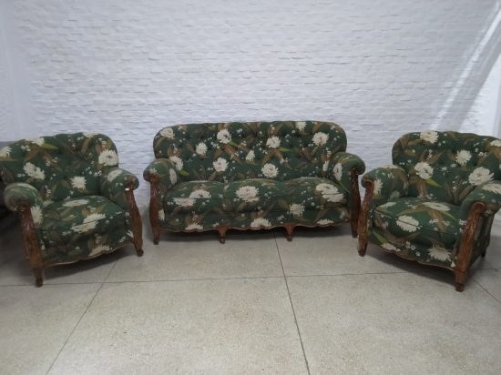 Lote: 84 - Lote: 84 - Sofa Luis XV de 3 cuerpos y 2 sillones de 1 cuerpo