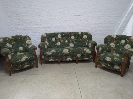 Lote: 84 - Lote: 84 - Sofa Luis XV de 3 cuerpos y 2 sillones de 1 cuerpo
