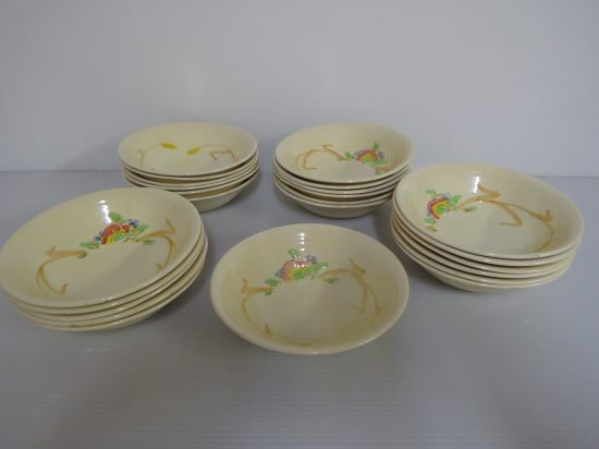 Lote: 110 - Lote: 110 - 24 bowls Ingleses decorados en relieve