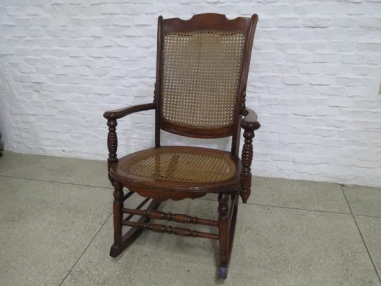 Lote: 31 - Lote: 31 - Mecedora asiento y respaldo esterillado