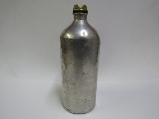 Lote: 5 - Lote: 5 - Porrón antiguo con tapa de bronce