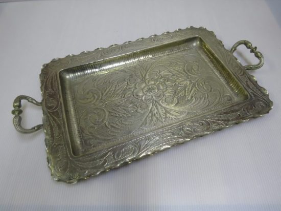 Lote: 121 - Lote: 121 - Bandeja rectangular repujada