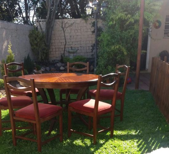 Lote: 105 - Lote: 105 - Mesa circular con 6 sillas