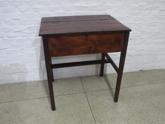 Lote: 15 - Lote: 15 - Mueble auxiliar con tapa