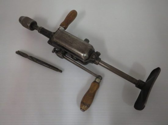 Lote: 99 - Lote: 99 - Taladro antiguo de mano