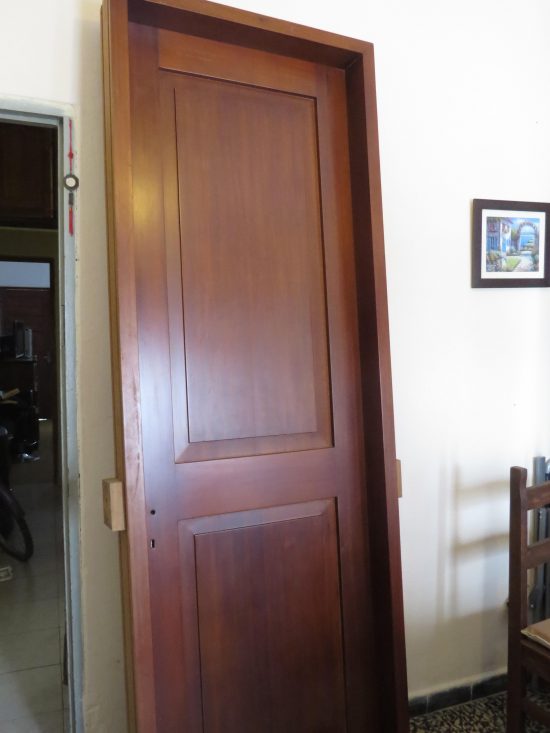 Lote: 124 - Lote: 124 - Puerta en cedro con marco