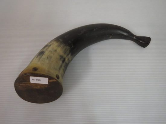 Lote: 96 - Lote: 96 - Polvorera de guampa