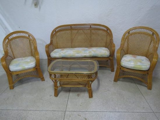Lote: 70 - Lote: 70 - Juego de mimbre y ratan