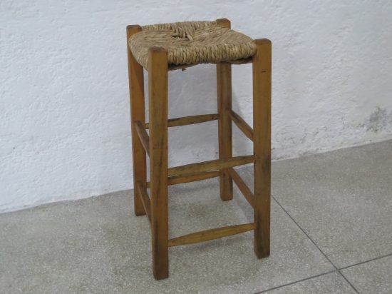 Lote: 16 - Lote: 16 - Taburete de asiento de totora