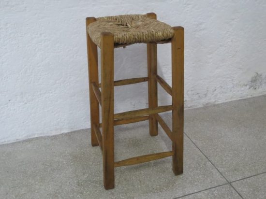 Lote: 16 - Lote: 16 - Taburete de asiento de totora