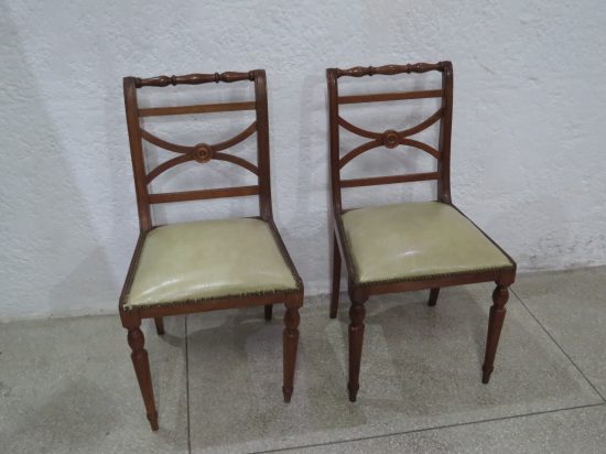 Lote: 99 - Lote: 99 - Par de sillas Inglesas tapizadas