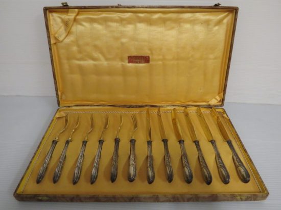 Lote: 55 - Lote: 55 - Estuche con cubiertos