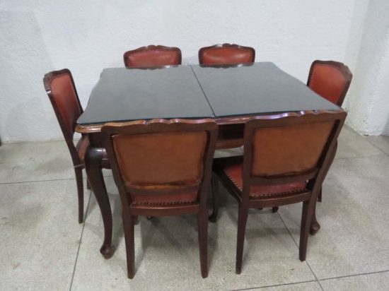Lote: 46 - Lote: 46 - Juego de comedor Frances