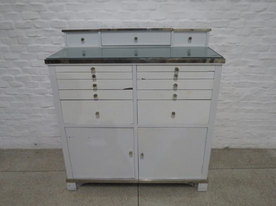 Lote: 105 - Lote: 105 - Mueble de dentista