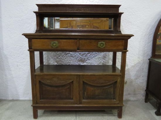 Lote: 38 - Lote: 38 - Aparador con alzada de roble