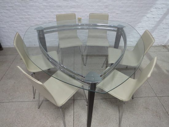 Lote: 89 - Lote: 89 - Juego de comedor moderno