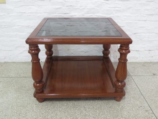 Lote: 44 - Lote: 44 - Mesa de sala con tapa de vidrio