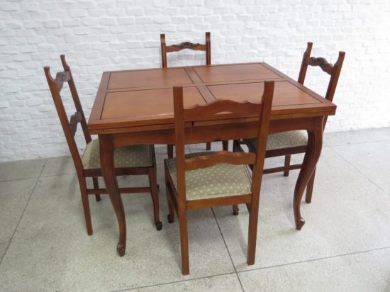 Lote: 39 - Lote: 39 - Mesa con 4 sillas provenzal