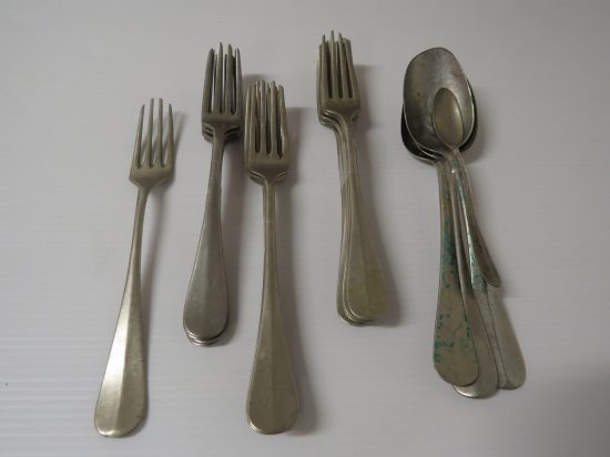 Lote: 10 - Lote: 10 - 14 tenedores y 4 cucharas