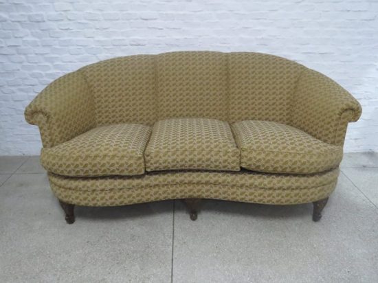 Lote: 83 - Lote: 83 - Sofa 1/2 punto Luis XV