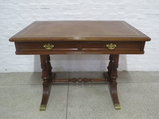 Lote: 91 - Lote: 91 - Mesa de escritorio Tudor