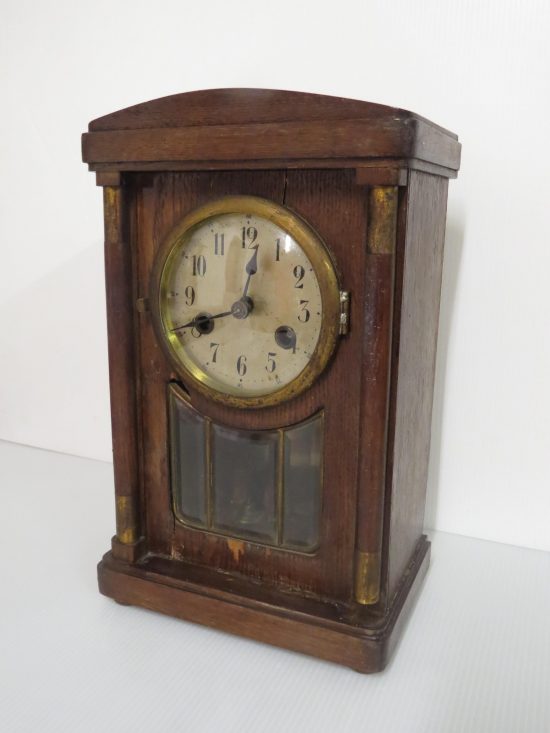 Lote: 45 - Lote: 45 - Reloj de mesa vertical