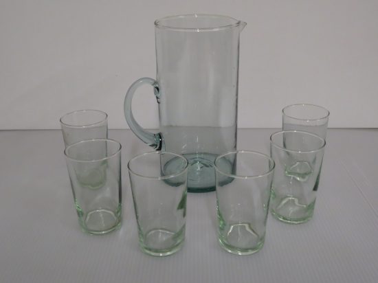 Lote: 110 - Lote: 110 - Jarra con 6 vasos de vidrio