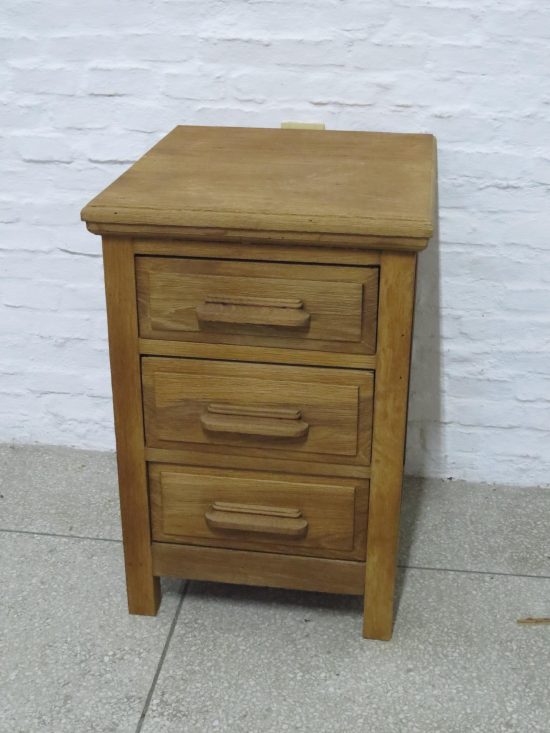 Lote: 30 - Lote: 30 - Mueble cajonera de roble