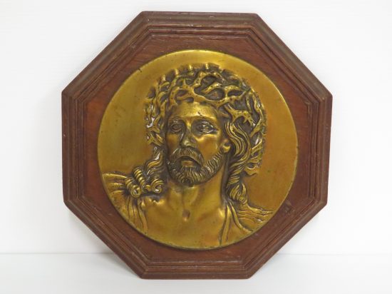 Lote: 7 - Lote: 7 - Cristo en bronce con relieve