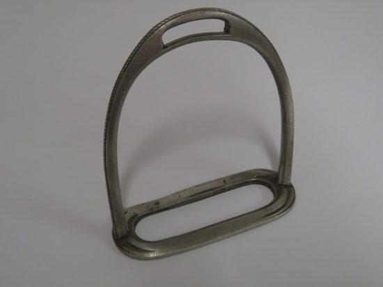Lote: 9 - Lote: 9 - Estribo de alpaca 