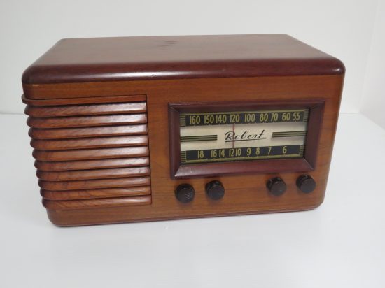 Lote: 58 - Lote: 58 - Radio a lámpara antigua