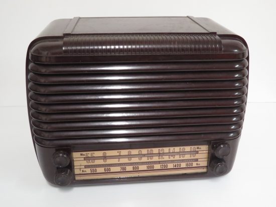 Lote: 60 - Lote: 60 - Radio antigua a lámpara