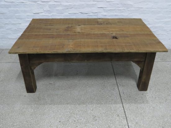 Lote: 18 - Lote: 18 - Mesa de sala con tapa de pinotea