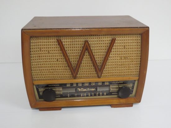Lote: 65 - Lote: 65 - Radio antigua a lámpara