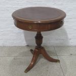 Lote: 36 - Lote: 36 - Mesa de sala Inglesa circular