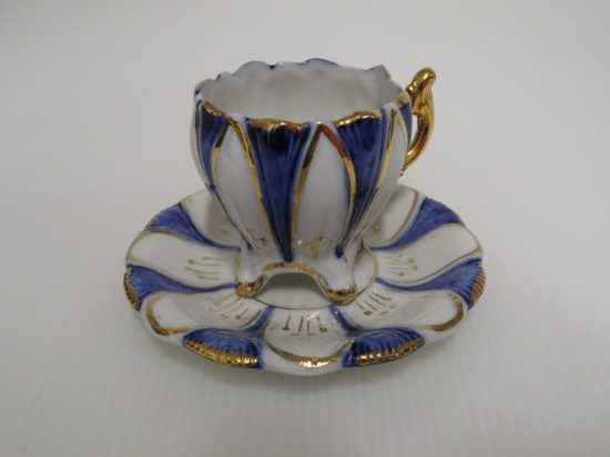 Lote: 7 - Lote: 7 - Taza y plato en porcelana
