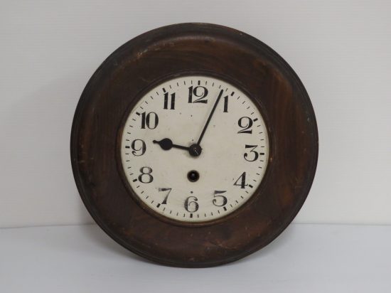 Lote: 114 - Lote: 114 - Reloj de madera