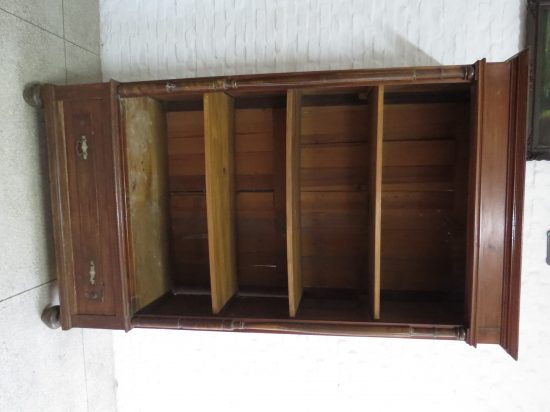 Lote: 84 - Lote: 84 - Mueble biblioteca en cedro