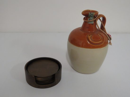 Lote: 111 - Lote: 111 - Porrón antiguo y posa vasos