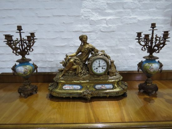 Lote: 59 - Lote: 59 - Garniture Frances