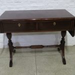 Lote: 98 - Lote: 98 - Mesa de sala Danesa con alas y 2 cajones